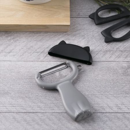 日本貝印 Nyammy貓咪造型日本製削皮磨泥器(附刀刃保護套)