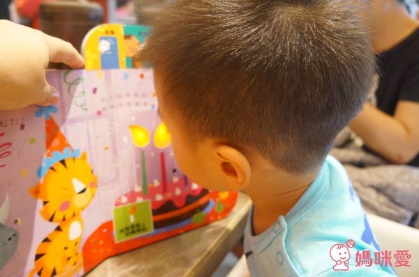 閃爍燈火系列有聲書-幸福魔法書-中文版