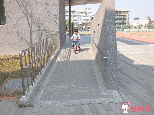 TransBike 二合一滑步車滑板車