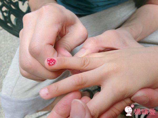 台灣製 一撕即卸指尖玩彩