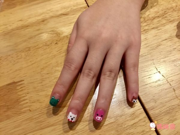 一撕即卸指尖派對-隨書附贈：12色MIT水性可剝式健康指甲油＋彩繪筆2支