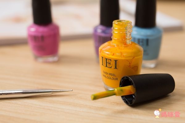 一撕即卸指尖派對-隨書附贈：12色MIT水性可剝式健康指甲油＋彩繪筆2支
