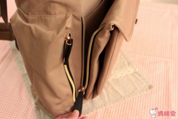 Colorland 方形開口時尚後背包