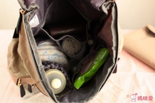 Colorland 方形開口時尚後背包