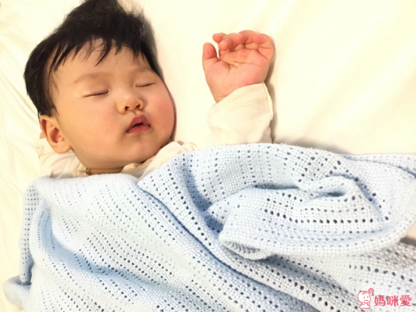 加拿大 lulujo 純棉透氣洞洞毯