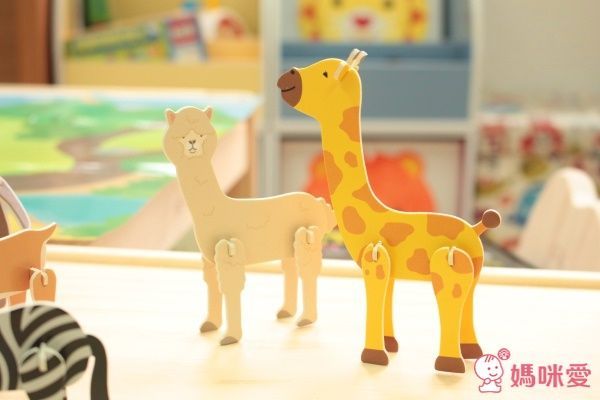 長頸鹿完成了！！而且真的可以站的唷！