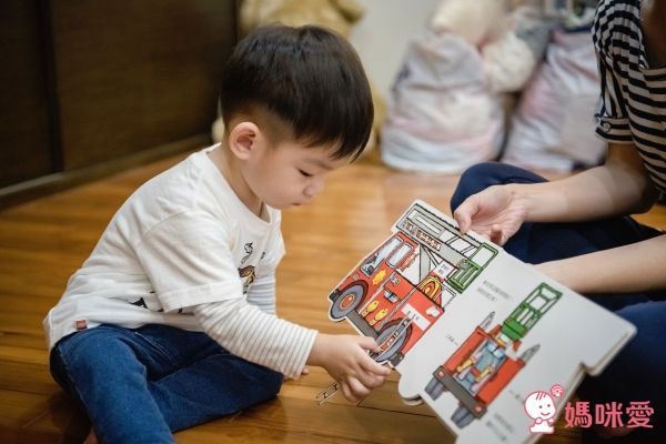 上誼精選：低幼齡寶寶操作遊戲書 0歲起親子共玩