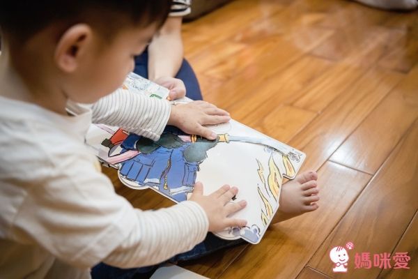 上誼精選：低幼齡寶寶操作遊戲書 0歲起親子共玩