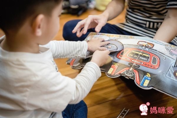 上誼精選：低幼齡寶寶操作遊戲書 0歲起親子共玩