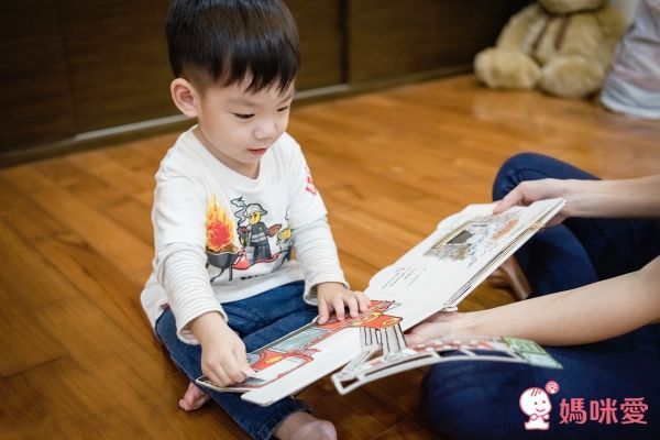 上誼精選：低幼齡寶寶操作遊戲書 0歲起親子共玩