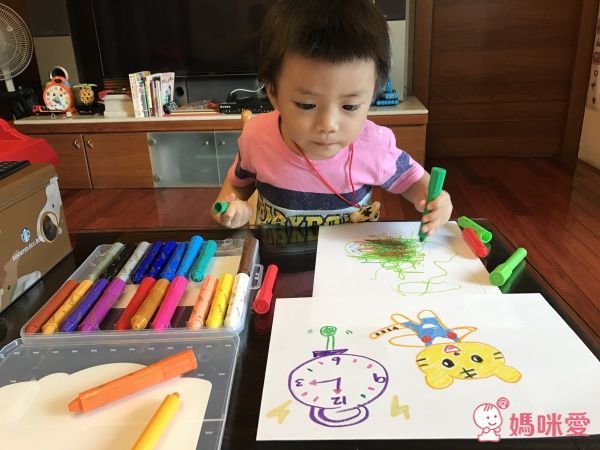 韓國 AMOS - 12色粗款神奇水蠟筆