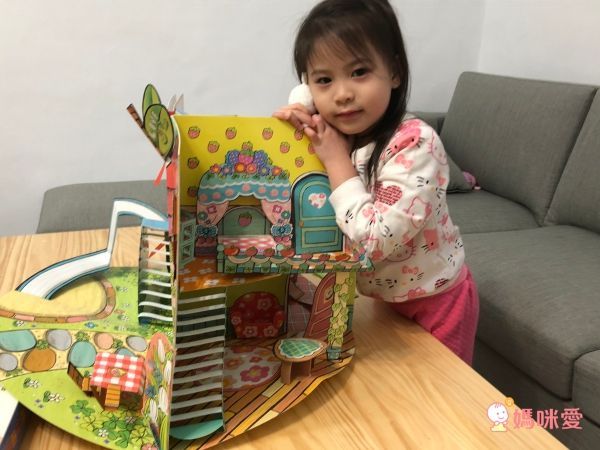 小豬乖乖的立體花園遊戲屋(附手指偶+60張裝飾貼紙)