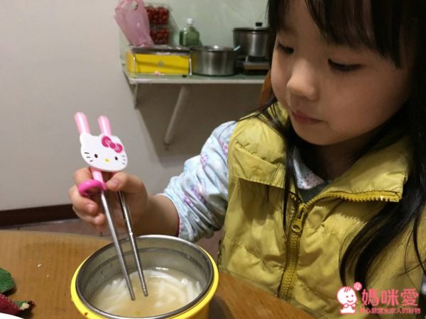 練習自己吃飯 ♛ 寶寶學習餐具大集合