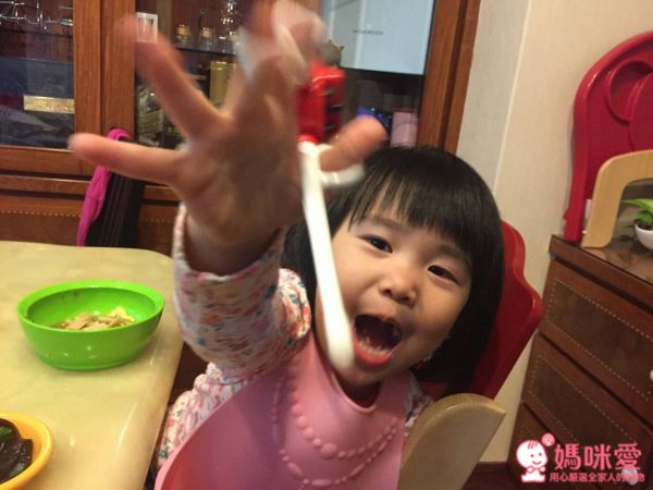 練習自己吃飯 ♛ 寶寶學習餐具大集合