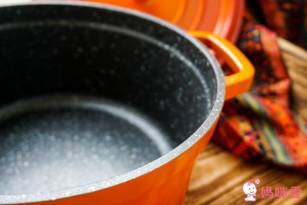 日本 Gioia 輕量琺瑯鋁鑄鍋