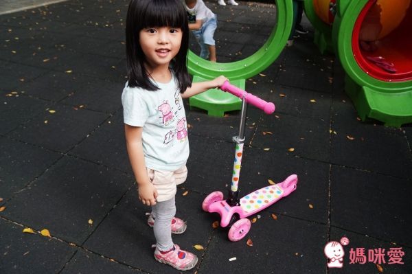 英國 Kiddimoto - 炫光摺疊滑板車Plus-粉紅邦妮 (95~140cm/40kg內)