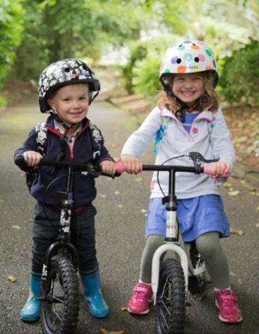 英國 Kiddimoto - 兒童滑步平衡車-時尚英倫(無煞車) (85~115cm/50kg內)-買就送同款車鈴