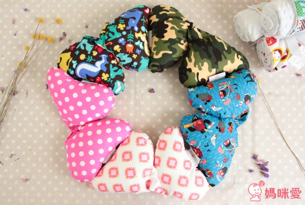 【 美國 Rocking Baby 】嬰兒護頸枕 X 親膚顆粒毯 X 顆粒圍兜