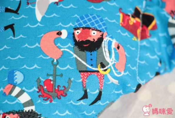 【 美國 Rocking Baby 】嬰兒護頸枕 X 親膚顆粒毯 X 顆粒圍兜