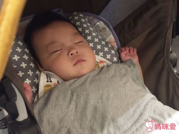【 美國 Rocking Baby 】嬰兒護頸枕 X 親膚顆粒毯 X 顆粒圍兜