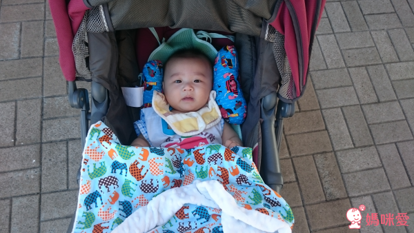 【 美國 Rocking Baby 】嬰兒護頸枕 Ｘ 親膚顆粒毯 Ｘ 顆粒圍兜