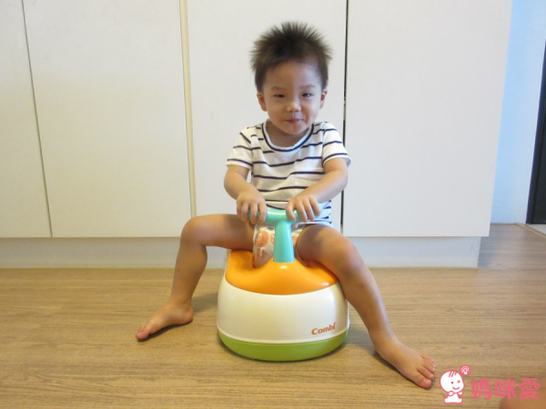 日本 Combi 多功能訓練便器 ✕ 澡盆 Ｘ 洗澡玩具