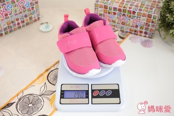 日本KenKenPa 超輕量魔鬼氈透氣網眼小童運動鞋