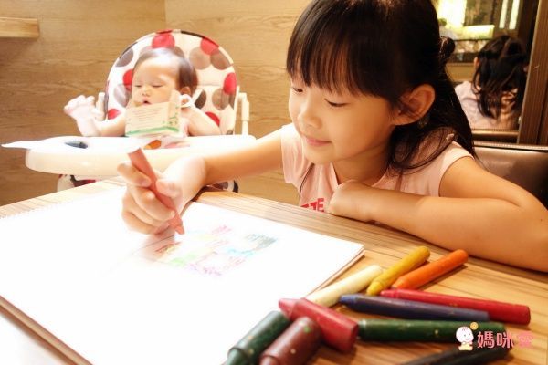 紐西蘭 Honey Sticks - 純天然蜂蠟無毒蠟筆-1歲以上寶寶適用-矮胖型-12色