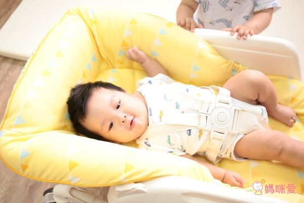 日本Combi Joy EF歡樂馬戲團 安撫餐椅搖床