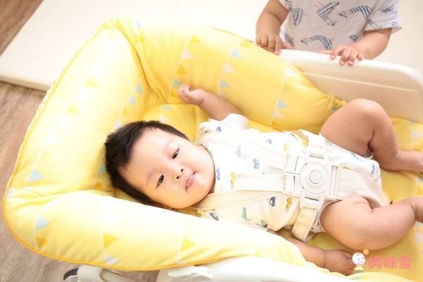 日本Combi Joy EF歡樂馬戲團 安撫餐椅搖床