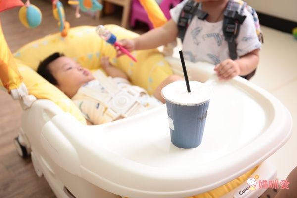 日本Combi Joy EF歡樂馬戲團 安撫餐椅搖床