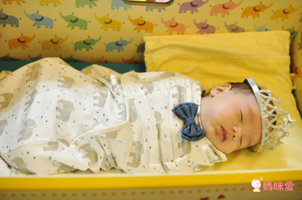 母乳媽咪首選 ❤ 美國 NUROO 唯美哺乳圍巾 ✕ 三階段成長包巾