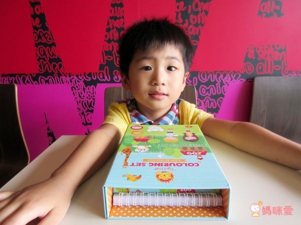 在家擁有小小畫室【澳洲 Tiger Tribe】旅行著色盒＆窗花彩繪