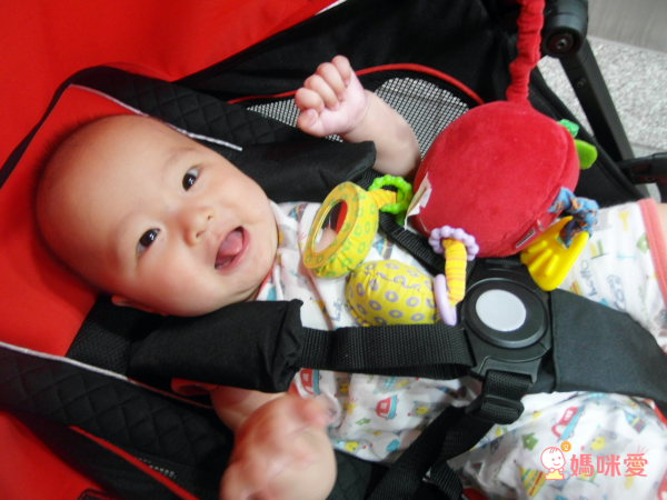 雙寶媽救星！義大利 AZZURRA 雙人＆單人推車，6m~3y 適用