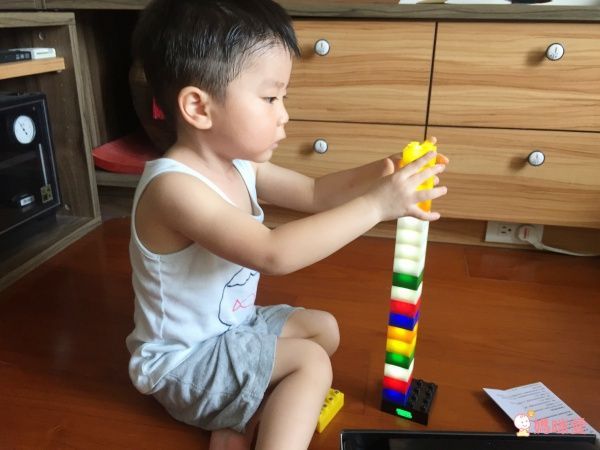 美國 Light Stax - LETTERS亮亮積木-大顆粒系列-字母款-24顆