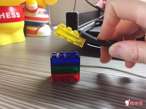 美國 Light Stax - LETTERS亮亮積木-大顆粒系列-字母款-24顆