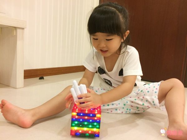 美國 Light Stax - LETTERS亮亮積木-大顆粒系列-字母款-24顆