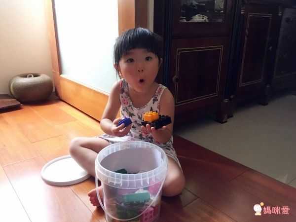 美國 Light Stax - LETTERS亮亮積木-大顆粒系列-字母款-24顆