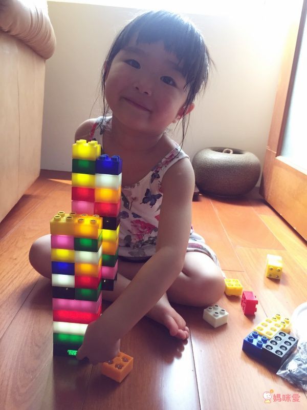 美國 Light Stax - LETTERS亮亮積木-大顆粒系列-字母款-24顆