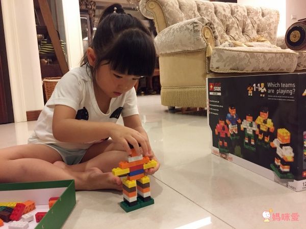 美國 Light Stax - LETTERS亮亮積木-大顆粒系列-字母款-24顆