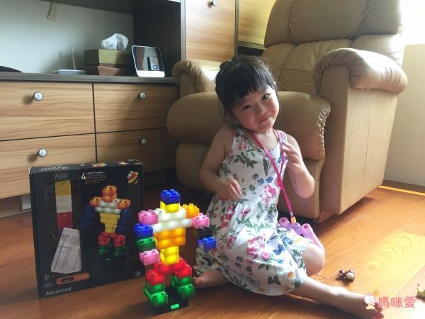 美國 Light Stax - LETTERS亮亮積木-大顆粒系列-字母款-24顆