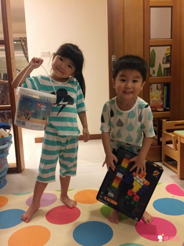 美國 Light Stax - LETTERS亮亮積木-大顆粒系列-字母款-24顆