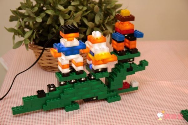 美國 Light Stax - LETTERS亮亮積木-大顆粒系列-字母款-24顆