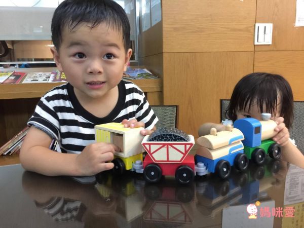 Amazon五星【美國瑪莉莎】超大交通遊戲地墊、木製軌道車車玩具