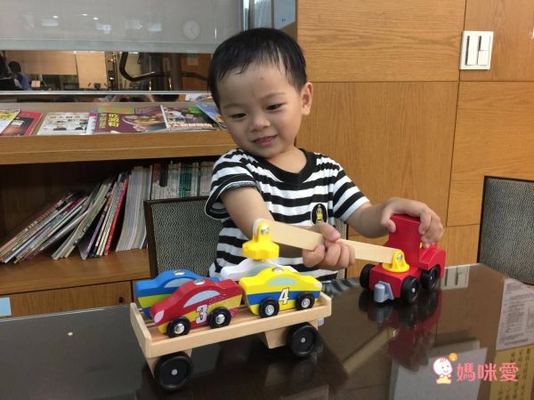 Amazon五星【美國瑪莉莎】超大交通遊戲地墊、木製軌道車車玩具