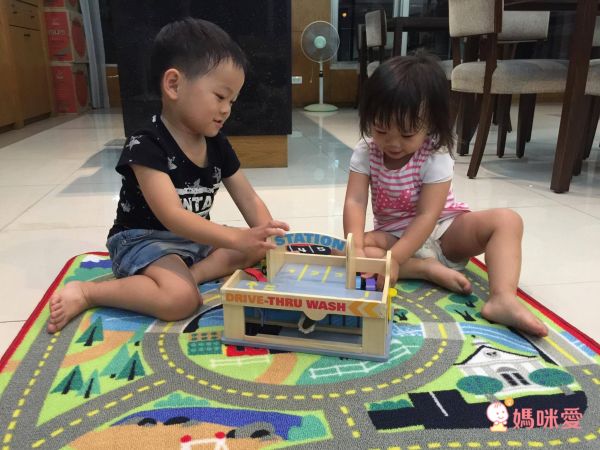 Amazon五星【美國瑪莉莎】超大交通遊戲地墊、木製軌道車車玩具