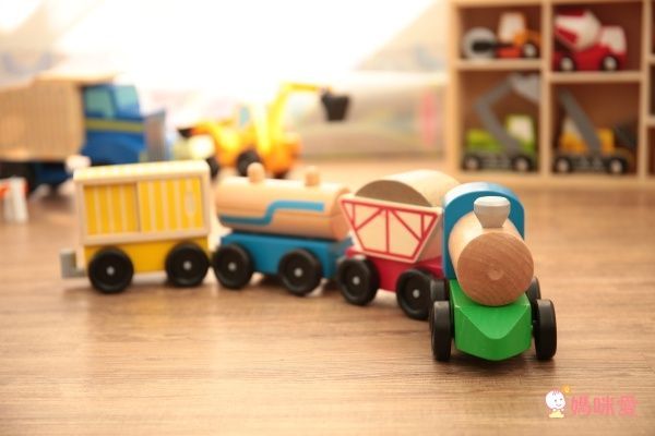 Amazon五星【美國瑪莉莎】超大交通遊戲地墊、木製軌道車車玩具