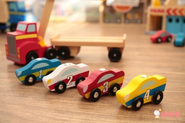 Amazon五星【美國瑪莉莎】超大交通遊戲地墊、木製軌道車車玩具