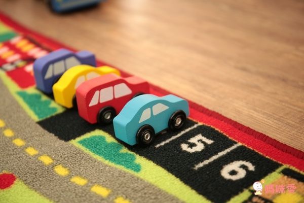 Amazon五星【美國瑪莉莎】超大交通遊戲地墊、木製軌道車車玩具