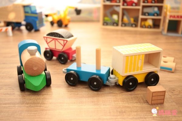 Amazon五星【美國瑪莉莎】超大交通遊戲地墊、木製軌道車車玩具